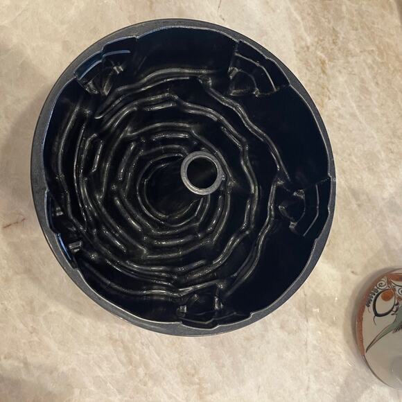Nordic Ware Rose Bud Cake pan - Picture 2 of 10